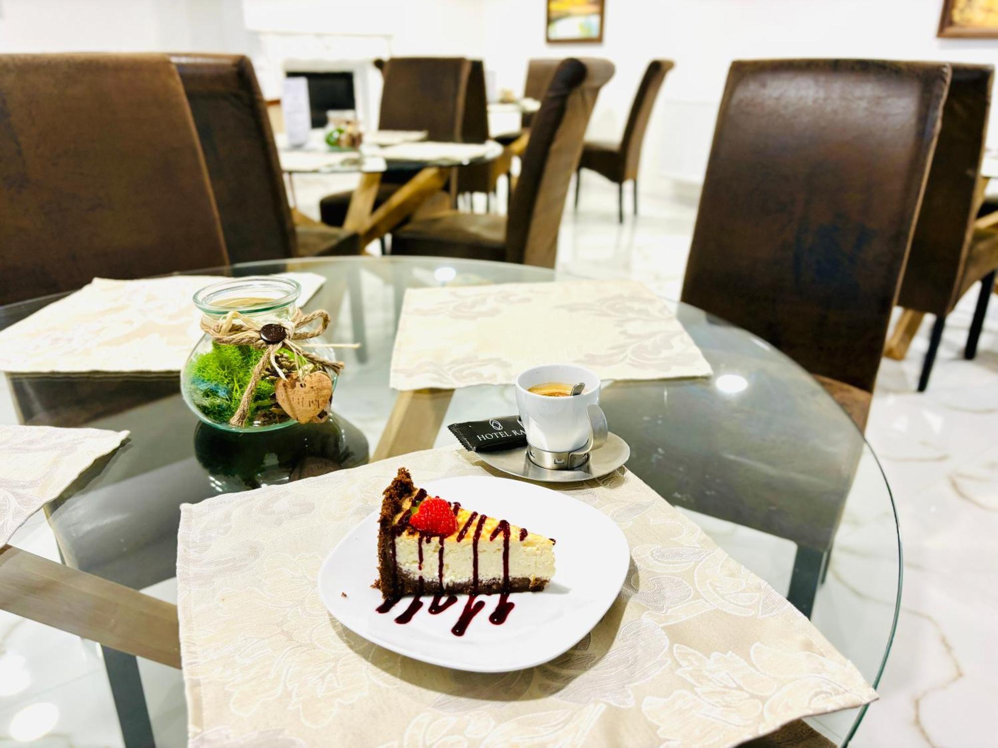 Hotel Raj デディンキ エクステリア 写真